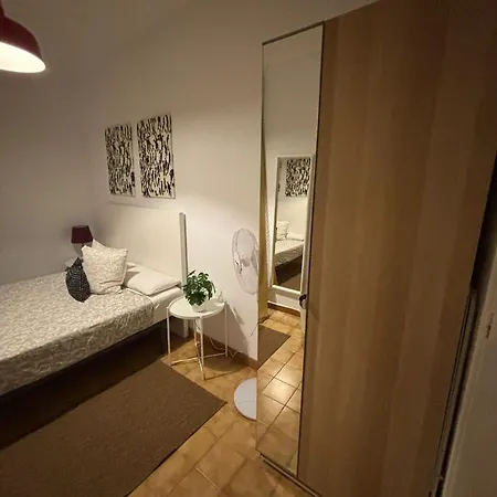 Plaza Cataluna Guest House 旅馆 *
